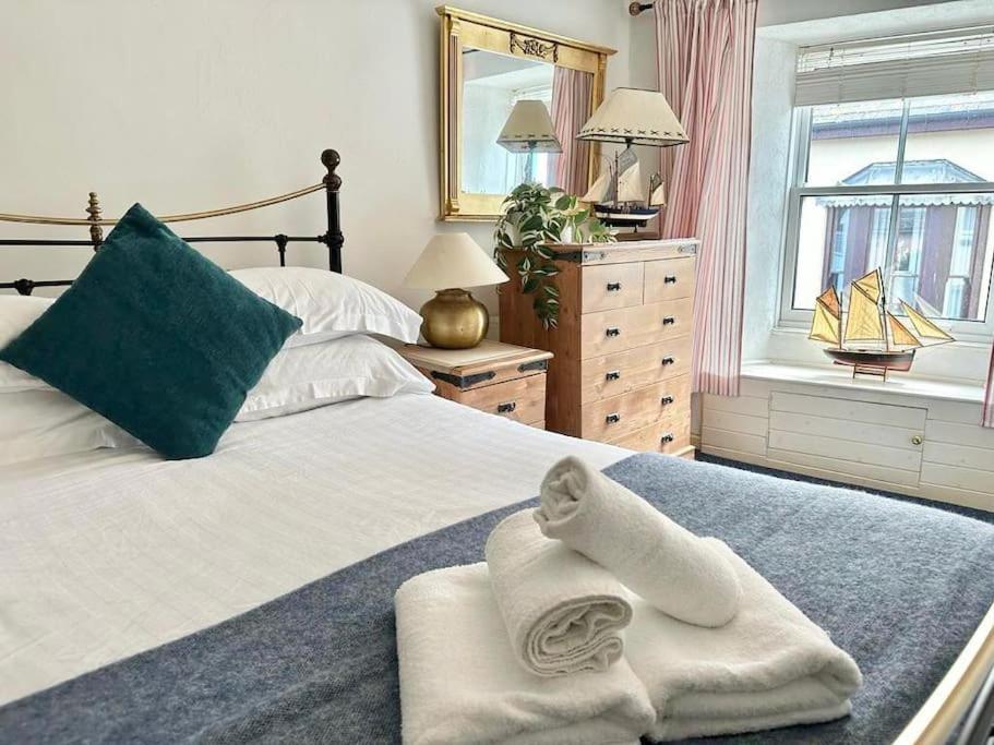 Ship Cottage Tenby Beach 50M Bagian luar foto