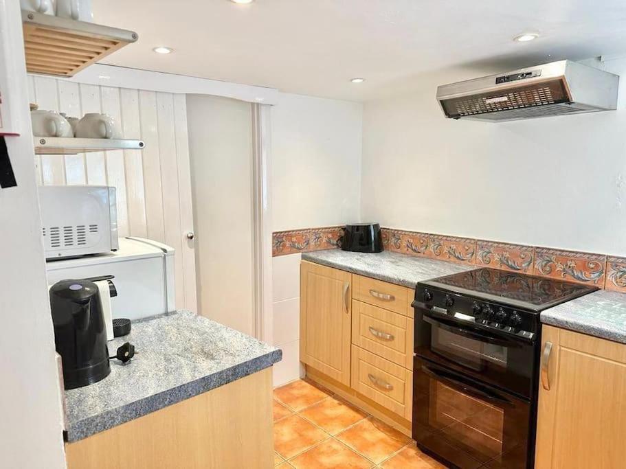 Ship Cottage Tenby Beach 50M Bagian luar foto