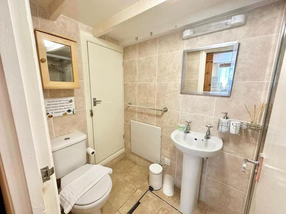 Ship Cottage Tenby Beach 50M Bagian luar foto