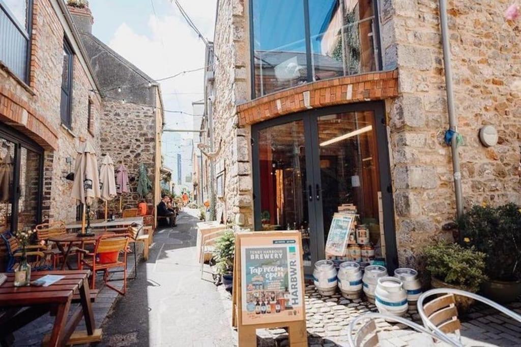 Ship Cottage Tenby Beach 50M Bagian luar foto