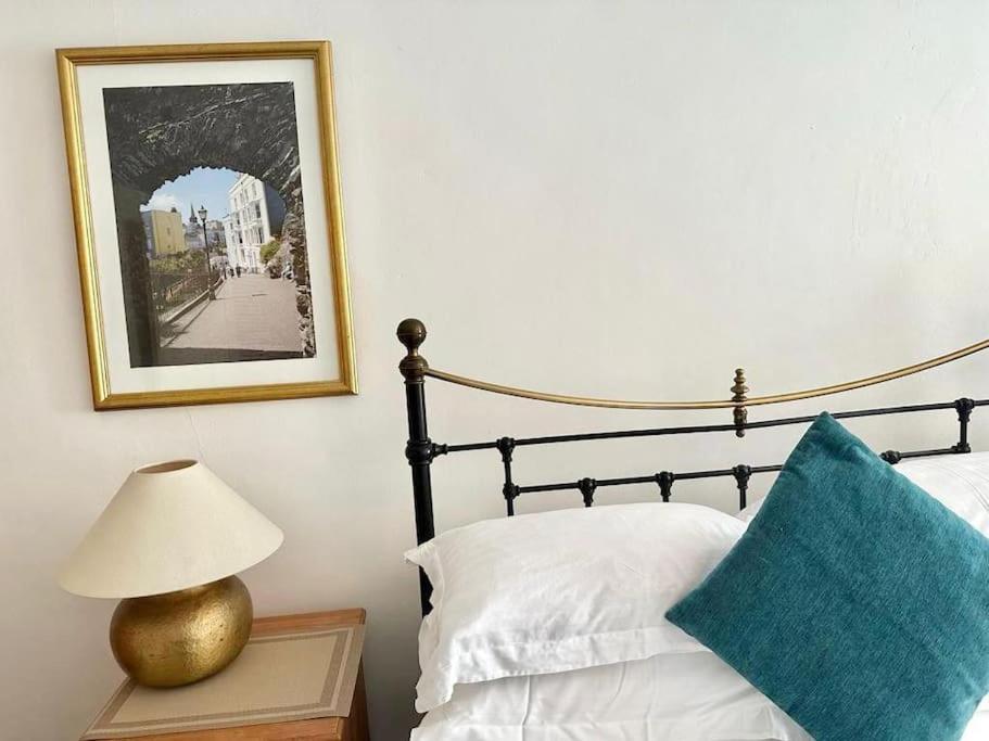 Ship Cottage Tenby Beach 50M Bagian luar foto